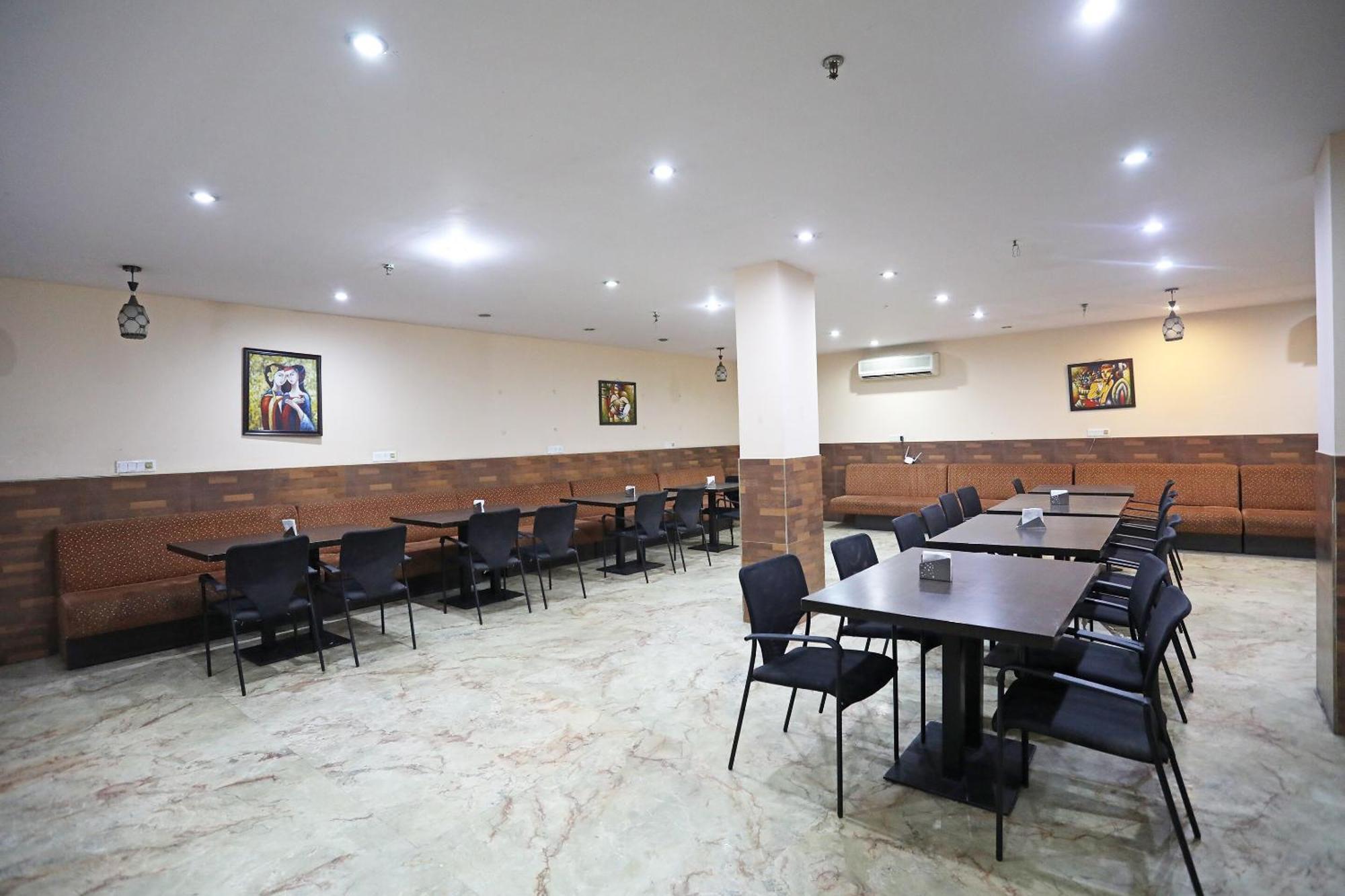 Oyo Hotel Vedas Heritage Делхи Екстериор снимка