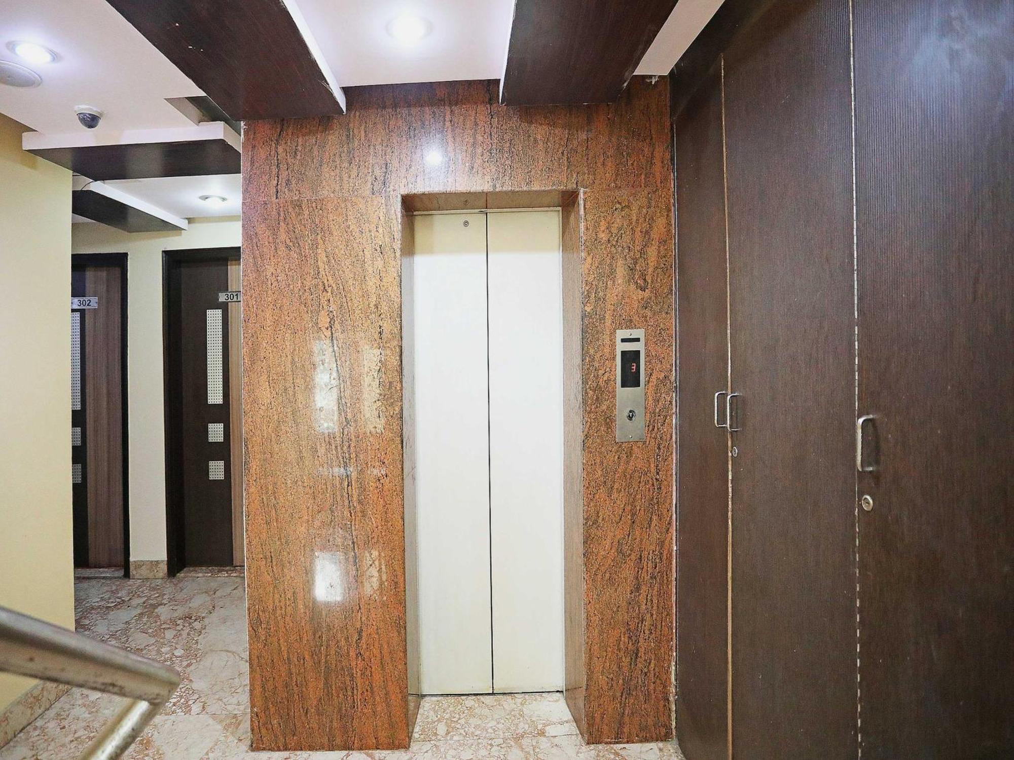 Oyo Hotel Vedas Heritage Делхи Екстериор снимка