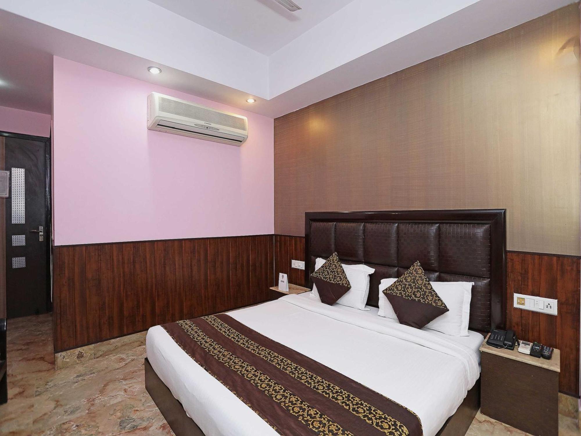 Oyo Hotel Vedas Heritage Делхи Екстериор снимка