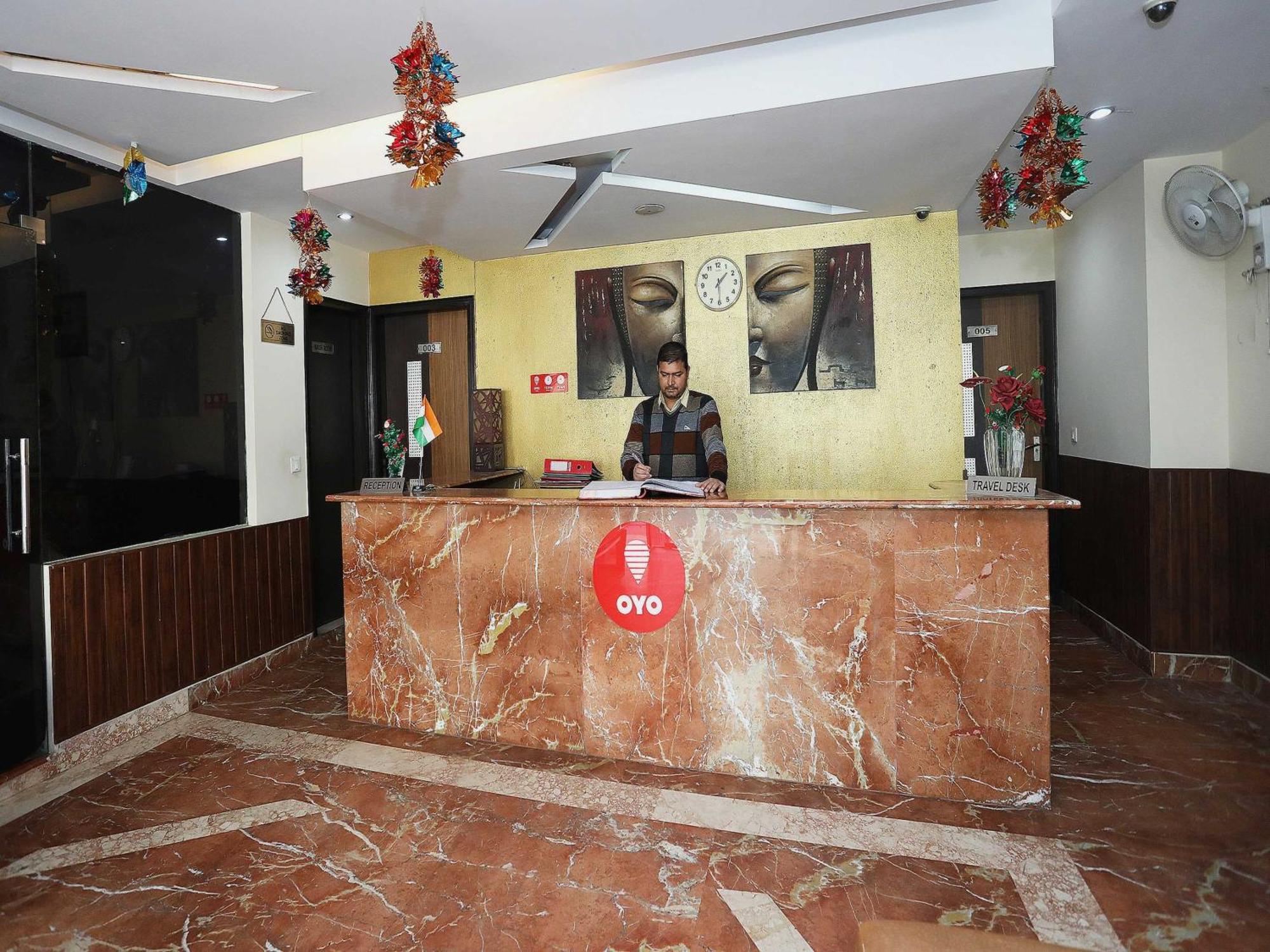 Oyo Hotel Vedas Heritage Делхи Екстериор снимка