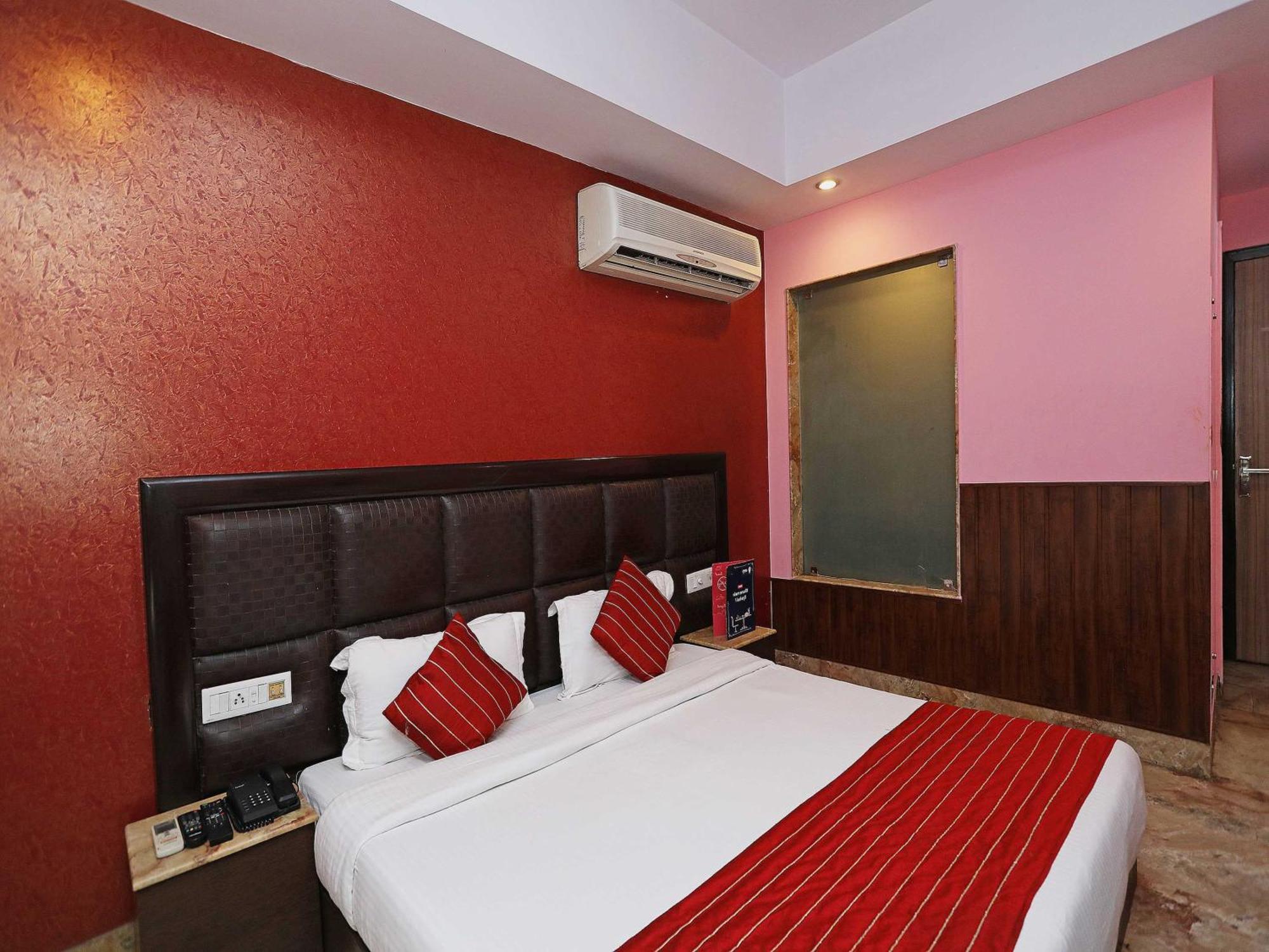 Oyo Hotel Vedas Heritage Делхи Екстериор снимка