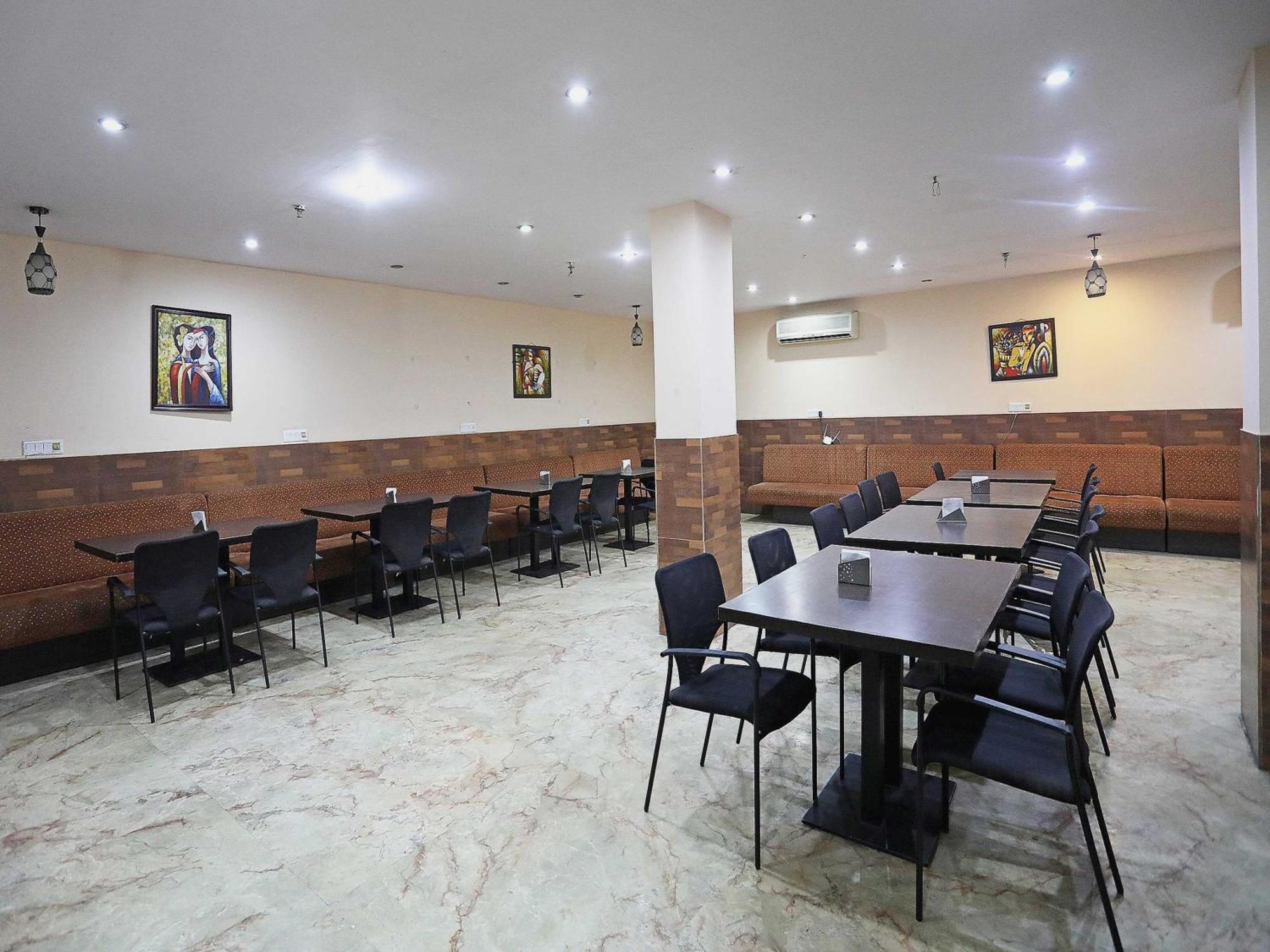 Oyo Hotel Vedas Heritage Делхи Екстериор снимка