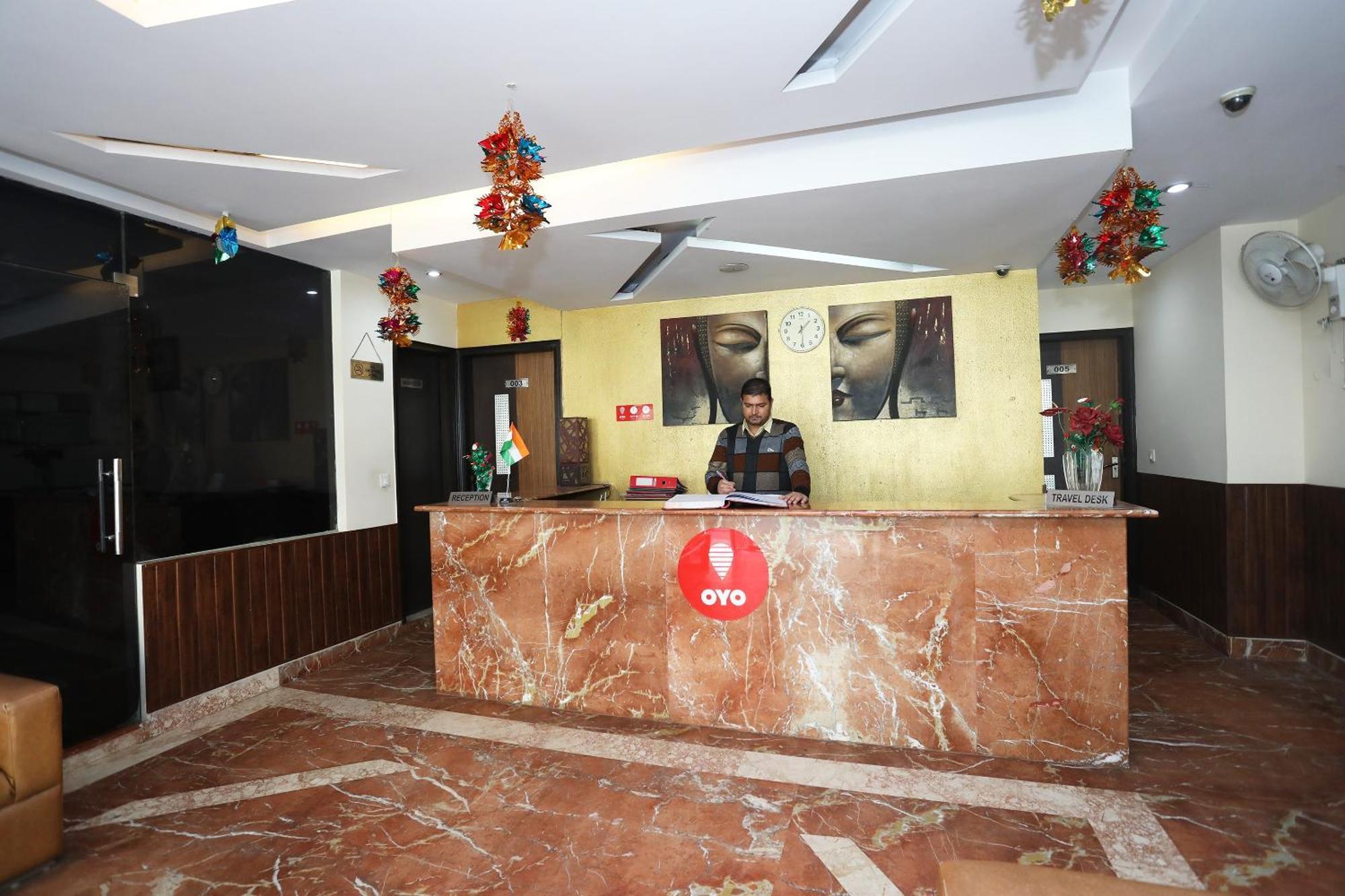 Oyo Hotel Vedas Heritage Делхи Екстериор снимка