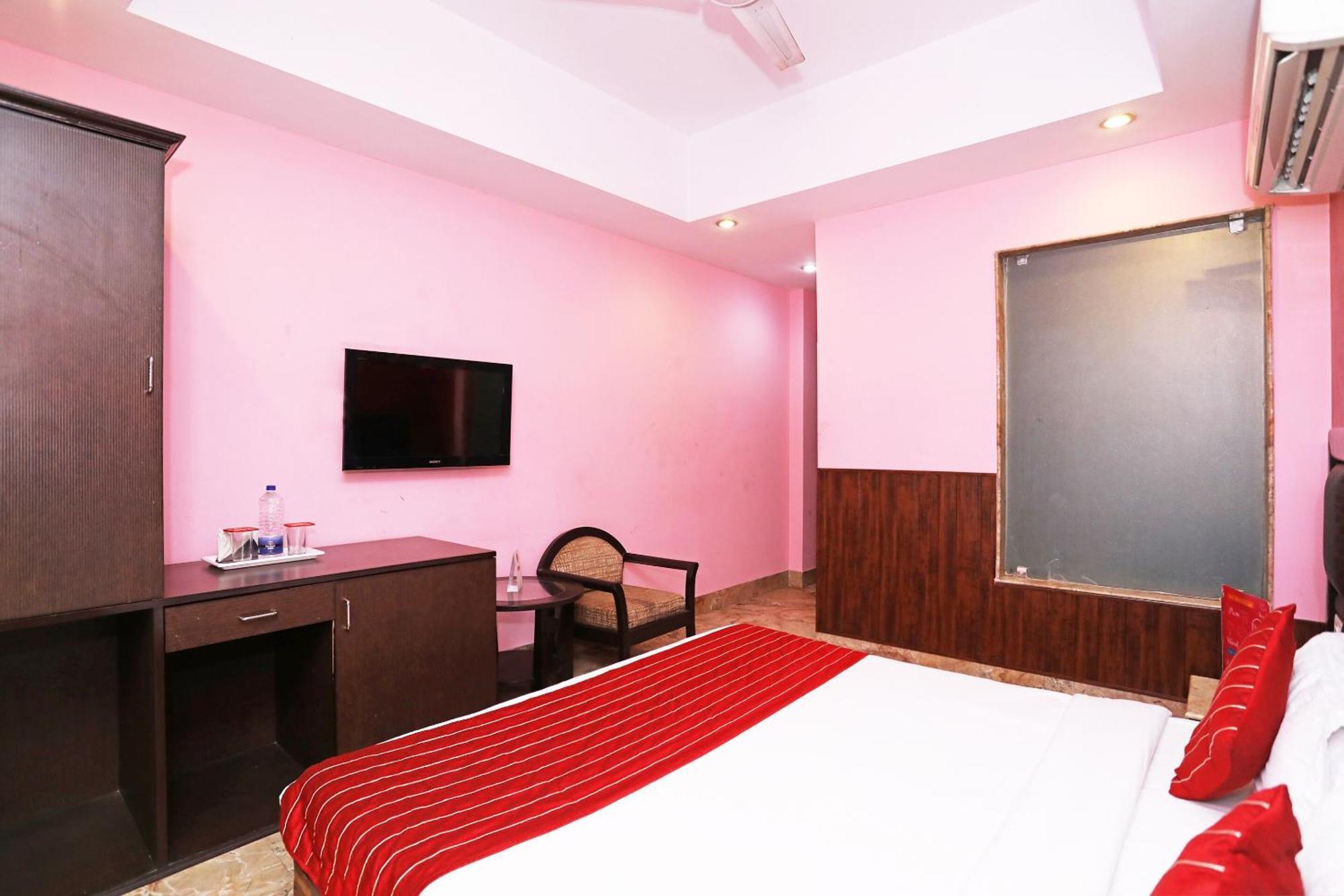 Oyo Hotel Vedas Heritage Делхи Екстериор снимка