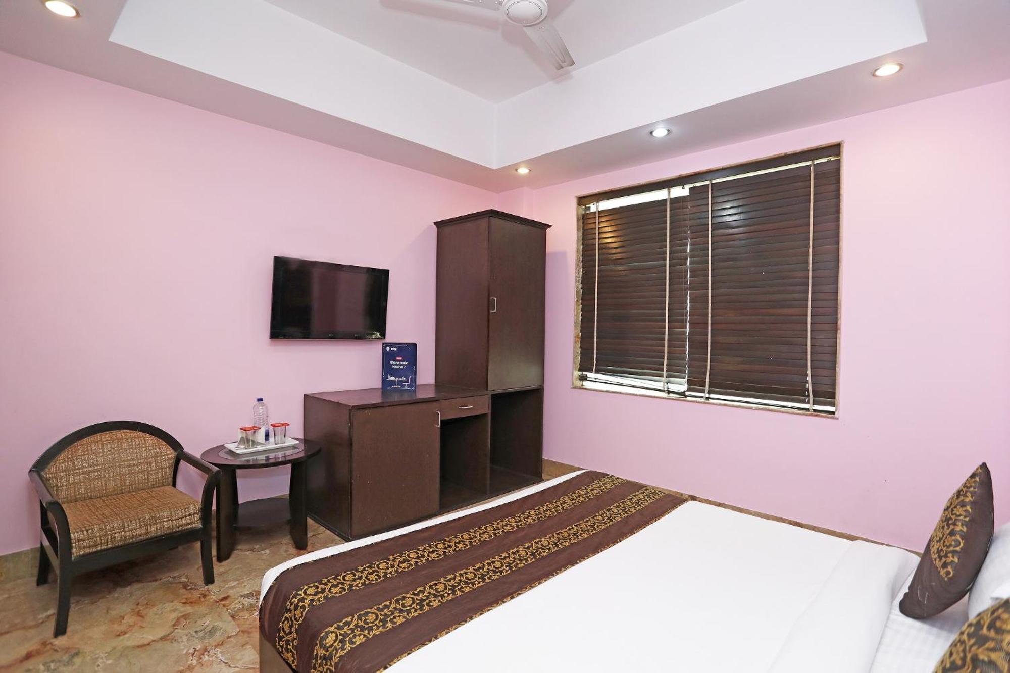 Oyo Hotel Vedas Heritage Делхи Екстериор снимка