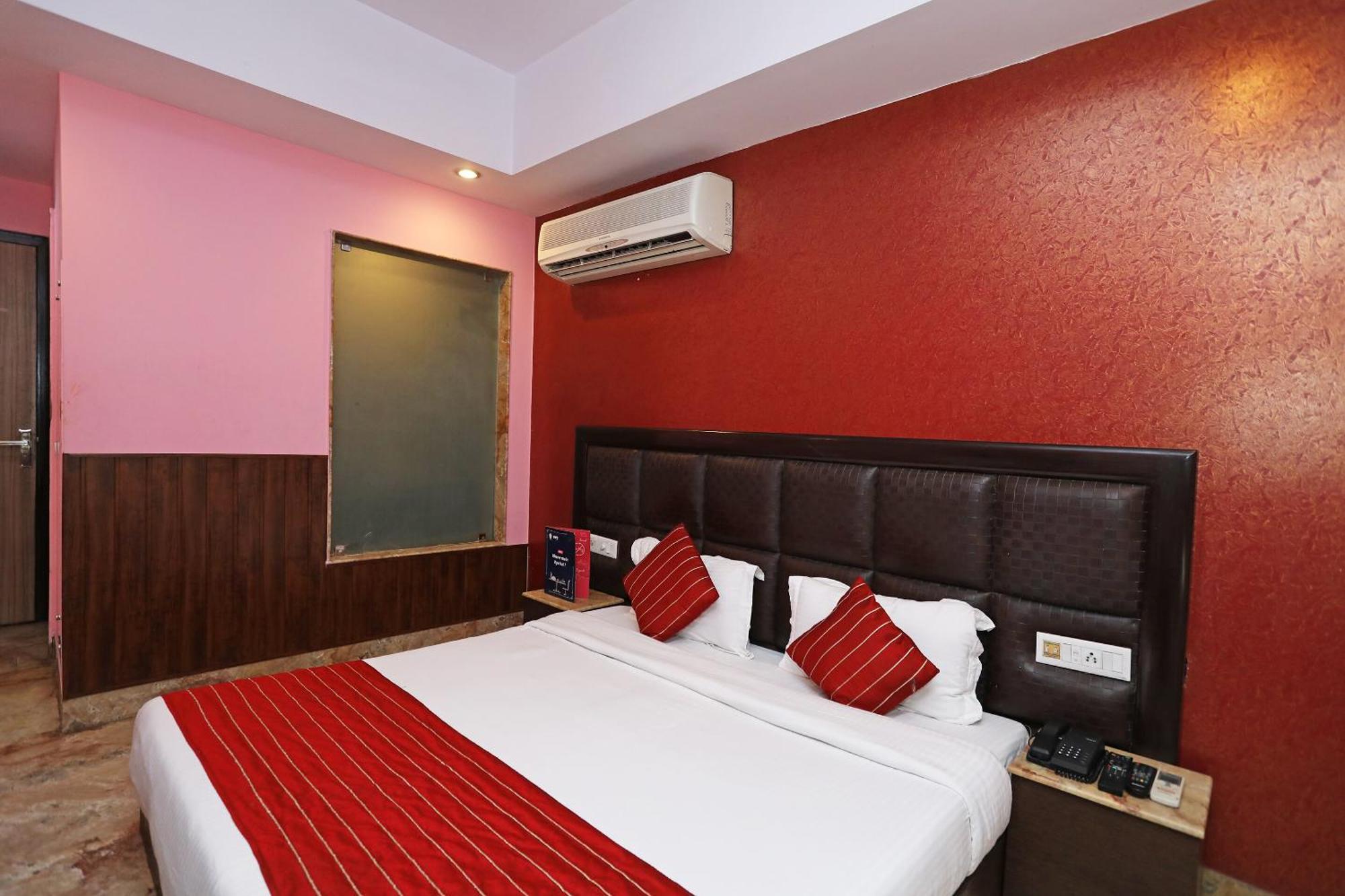 Oyo Hotel Vedas Heritage Делхи Екстериор снимка