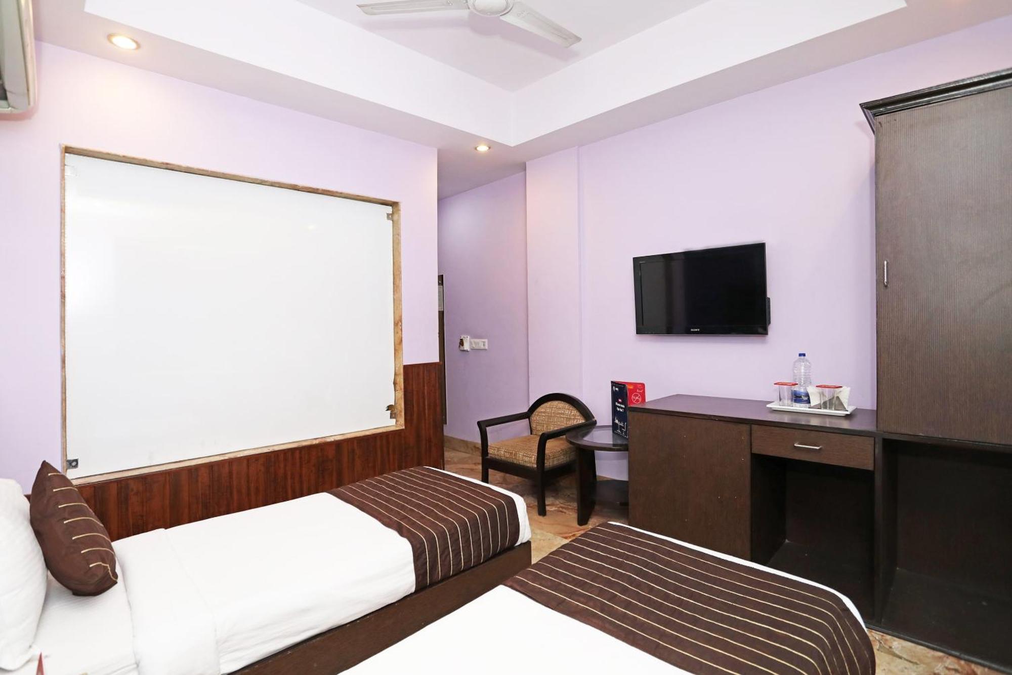 Oyo Hotel Vedas Heritage Делхи Екстериор снимка